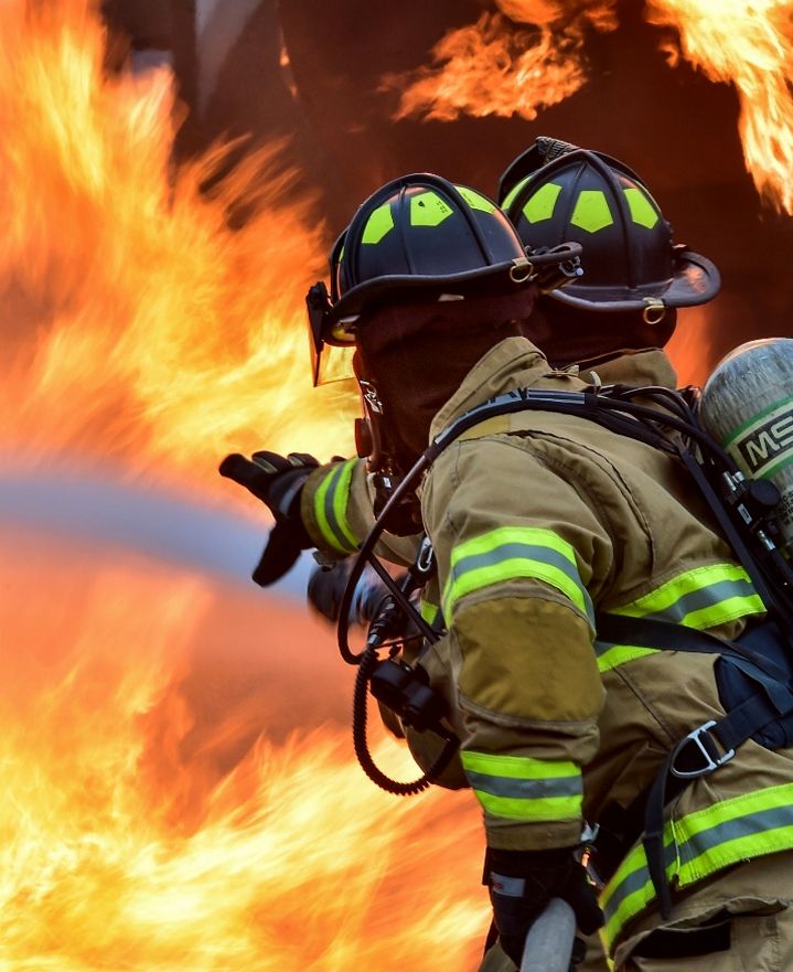 Feuerschaden Betriebsinhaltsversicherung Lagerhallenbrand Versicherung Elementarschäden