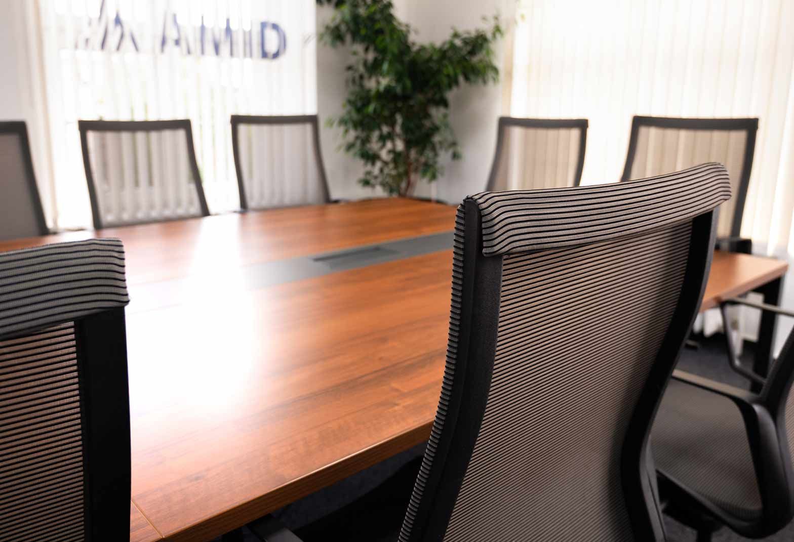 drei Fragen an AMID Büro Firmenversicherung Vorteile Haftpflichtversicherung Sachversicherung Elektronikversicherung Bäckerei Metallverarbeitung Lagerhalle