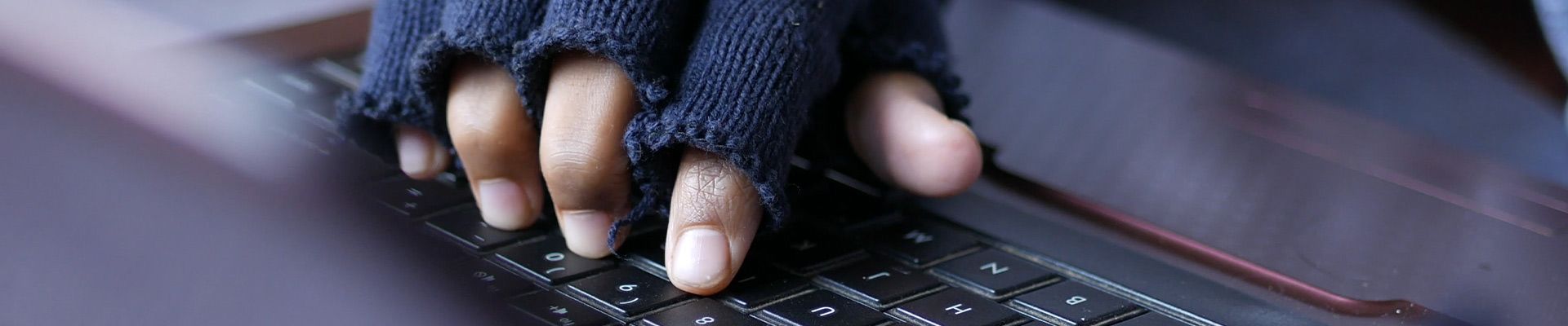 cyberkriminalität Versicherungsschutz Tastatur Laptop Computer cyberversicherung Versicherungsmakler Hamm 